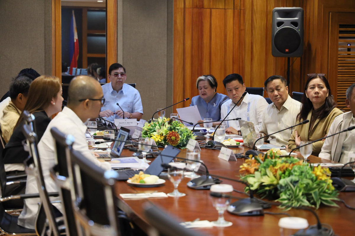 DSWD: Enough funds to sustain UPLIFT cash aid through year-end