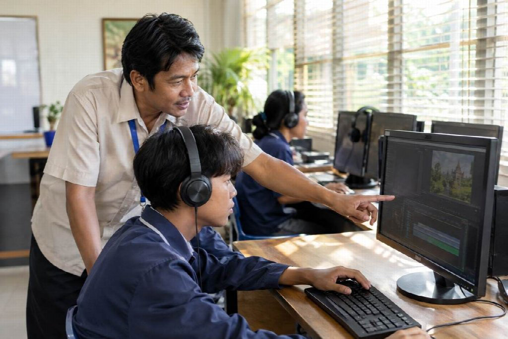 How educators and digital academies turn course handouts into learning videos